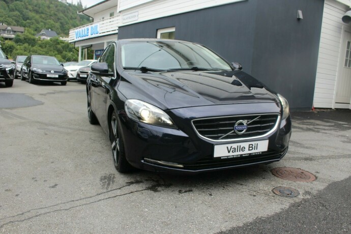 volvo-v40-diesel-2016-big-0