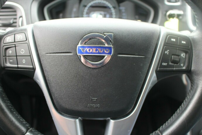 volvo-v40-diesel-2016-big-13
