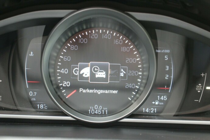 volvo-v40-diesel-2016-big-10