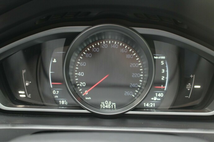 volvo-v40-diesel-2016-big-9