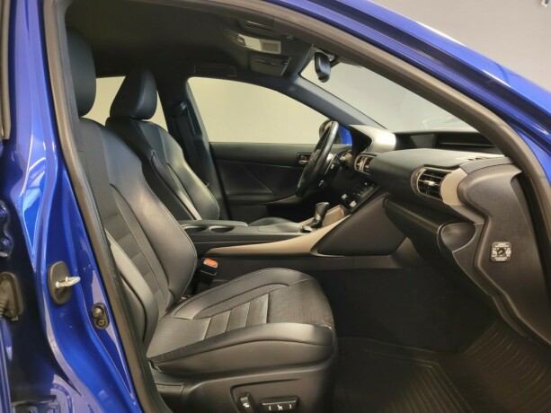 lexus-is300h-bensin-2014-big-12