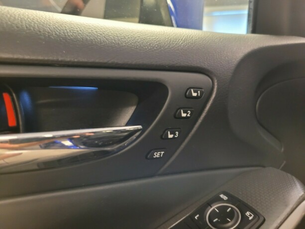 lexus-is300h-bensin-2014-big-21