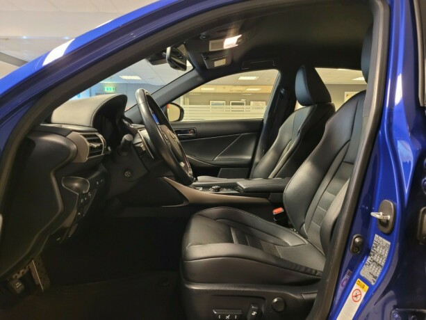lexus-is300h-bensin-2014-big-19