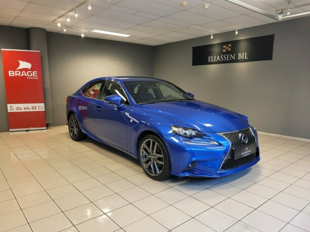 lexus-is300h-bensin-2014-big-10