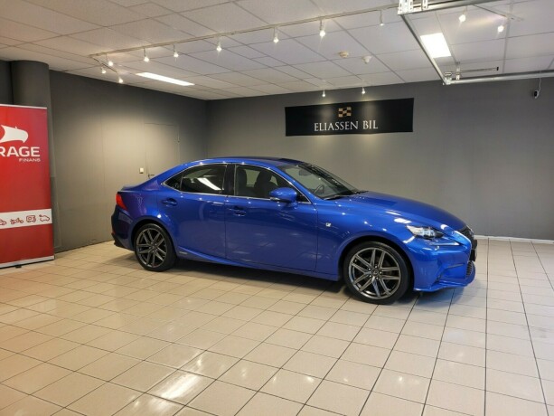lexus-is300h-bensin-2014-big-2