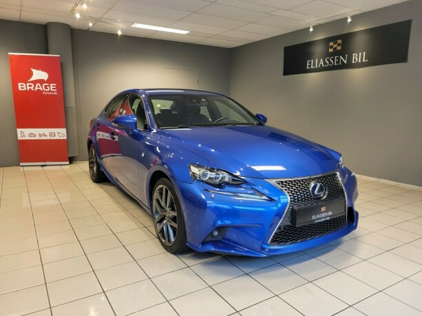 lexus-is300h-bensin-2014-big-9