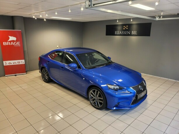 lexus-is300h-bensin-2014-big-1