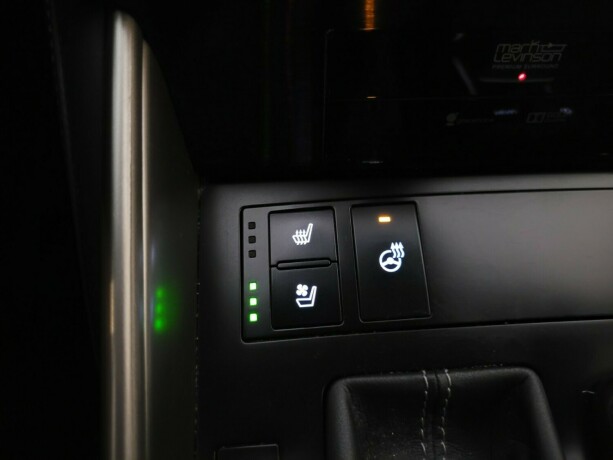 lexus-is300h-bensin-2014-big-26