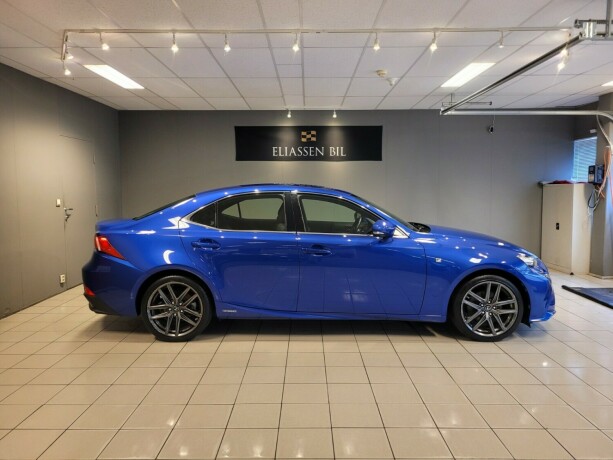 lexus-is300h-bensin-2014-big-3
