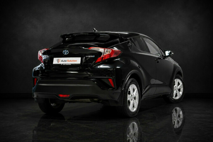 toyota-c-hr-elektrisitetbensin-2018-big-1