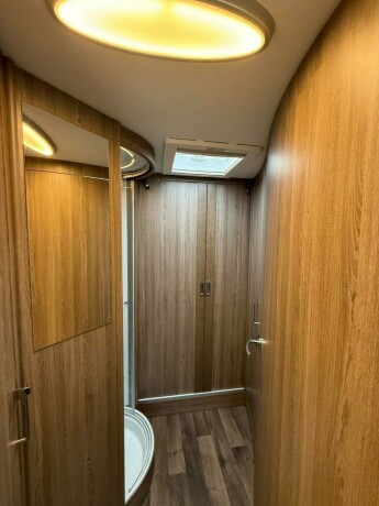 kabe-tm-i-910-imperial-queensbed-senkeseng-55tonn-automat-alde-al-co-hydraulikk-st248ttebein-diesel-2018-big-51
