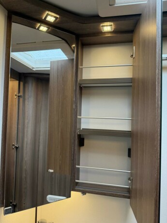 kabe-tm-i-910-imperial-queensbed-senkeseng-55tonn-automat-alde-al-co-hydraulikk-st248ttebein-diesel-2018-big-48