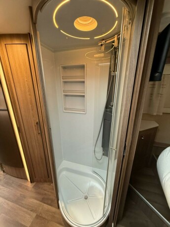 kabe-tm-i-910-imperial-queensbed-senkeseng-55tonn-automat-alde-al-co-hydraulikk-st248ttebein-diesel-2018-big-42