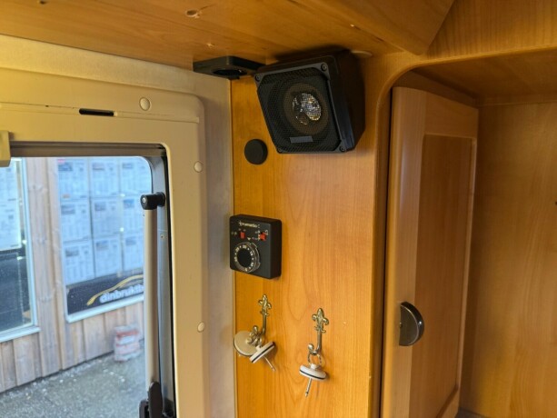 hymer-swing-alkove-lav-seng-nede-svingstoler-truma-kombi-kj248leskap-toalett-diesel-1997-big-43