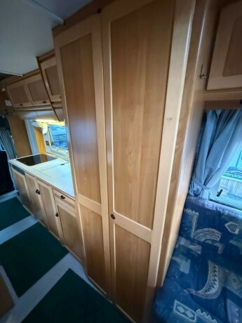 hymer-swing-alkove-lav-seng-nede-svingstoler-truma-kombi-kj248leskap-toalett-diesel-1997-big-63