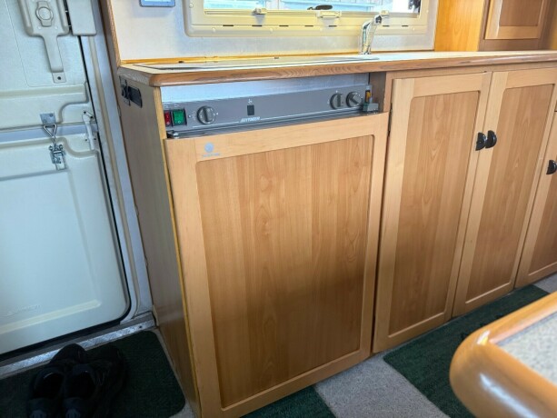 hymer-swing-alkove-lav-seng-nede-svingstoler-truma-kombi-kj248leskap-toalett-diesel-1997-big-44