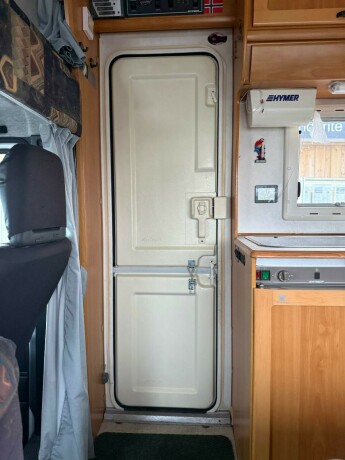 hymer-swing-alkove-lav-seng-nede-svingstoler-truma-kombi-kj248leskap-toalett-diesel-1997-big-21