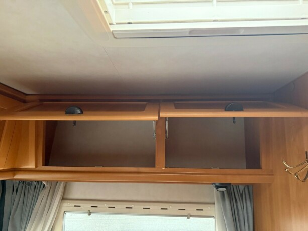 hymer-swing-alkove-lav-seng-nede-svingstoler-truma-kombi-kj248leskap-toalett-diesel-1997-big-68