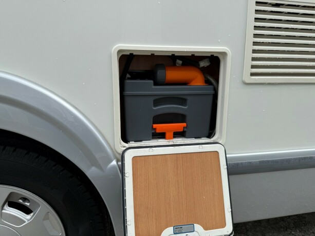 benimar-mileo-260-2-enkle-senger-bak-ikke-senkeseng-dieselvarmer-webasto-god-nyttelast-b-f248rerkort-diesel-2011-big-69