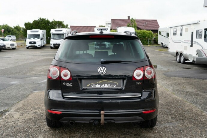 volkswagen-golf-plus-diesel-2012-big-5