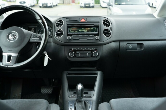 volkswagen-golf-plus-diesel-2012-big-25