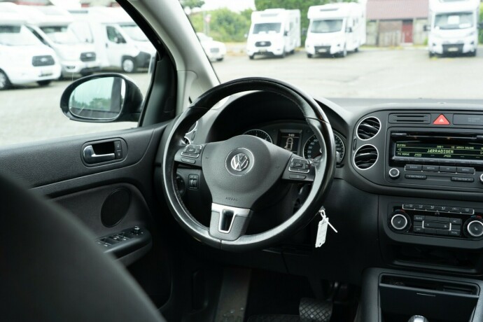 volkswagen-golf-plus-diesel-2012-big-24