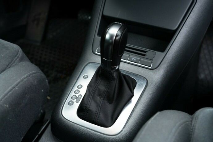 volkswagen-golf-plus-diesel-2012-big-13
