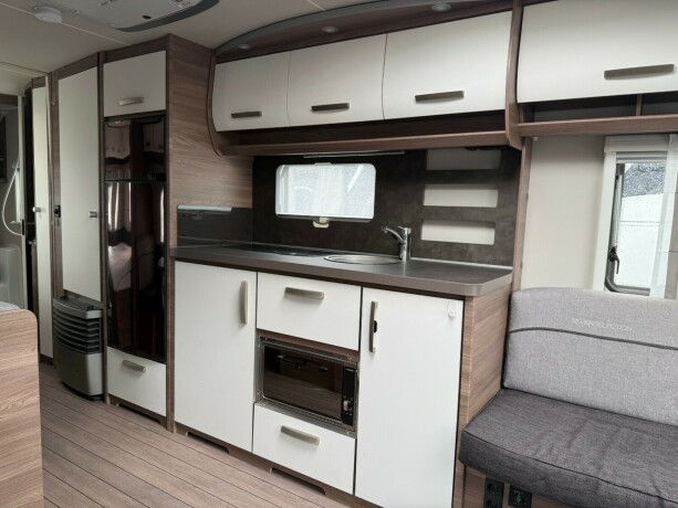 knaus-sport-650-udf-topputgave-2-k248yesenger-lav-seng-truma-varme-med-elektrisk-utvendig-gass-2018-big-30