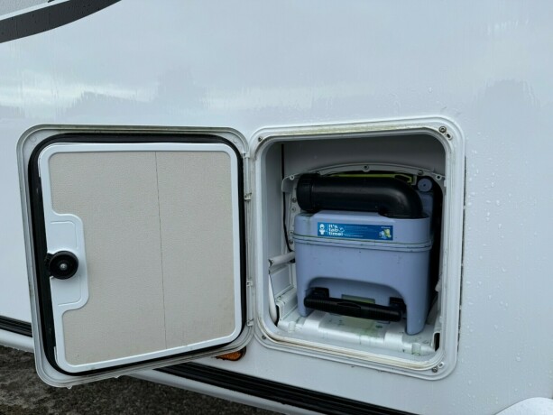 knaus-sport-650-udf-topputgave-2-k248yesenger-lav-seng-truma-varme-med-elektrisk-utvendig-gass-2018-big-92