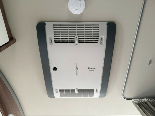 knaus-sport-650-udf-topputgave-2-k248yesenger-lav-seng-truma-varme-med-elektrisk-utvendig-gass-2018-big-87