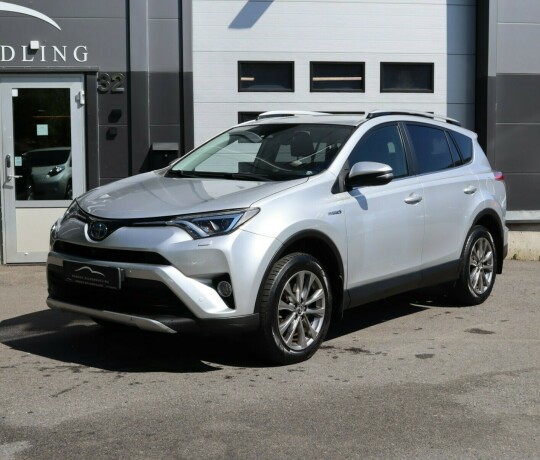 toyota-rav4-elektrisitetbensin-2016-big-0