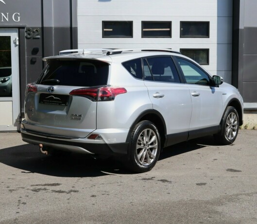 toyota-rav4-elektrisitetbensin-2016-big-1