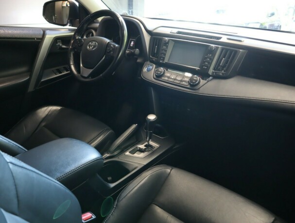 toyota-rav4-elektrisitetbensin-2016-big-11