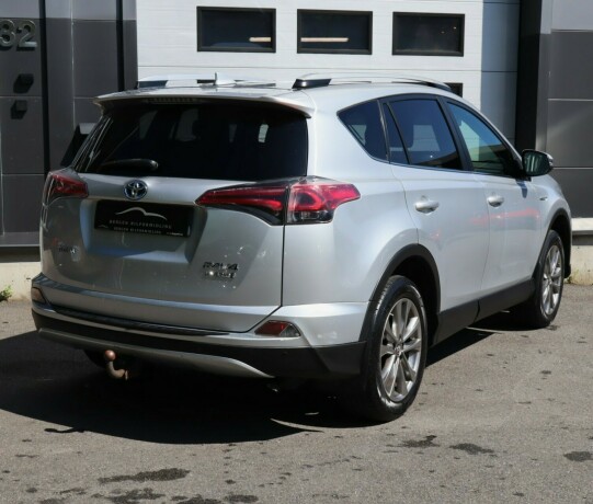 toyota-rav4-elektrisitetbensin-2016-big-3