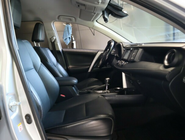 toyota-rav4-elektrisitetbensin-2016-big-10