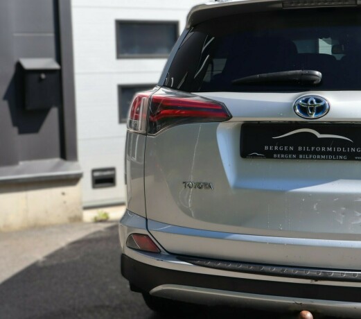 toyota-rav4-elektrisitetbensin-2016-big-7