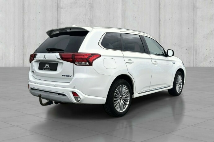 mitsubishi-outlander-elektrisitetbensin-2019-big-4