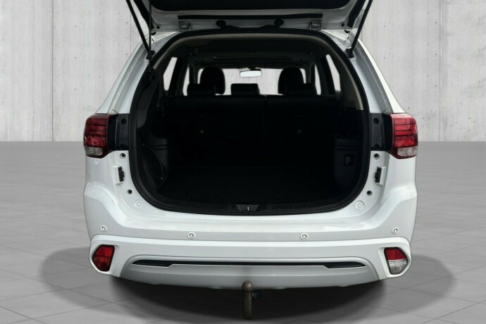 mitsubishi-outlander-elektrisitetbensin-2019-big-8