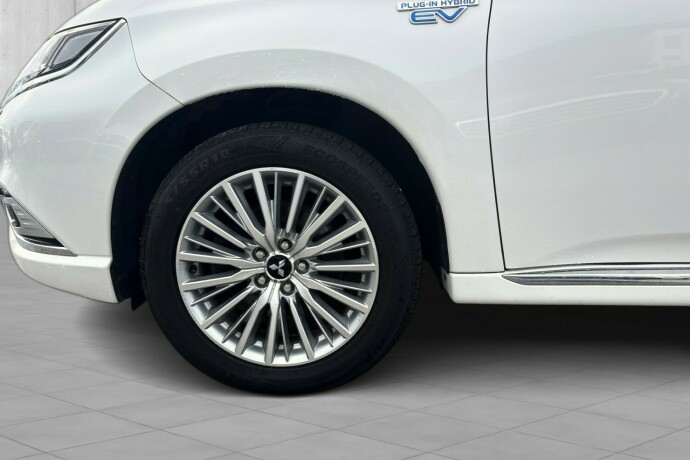 mitsubishi-outlander-elektrisitetbensin-2019-big-5