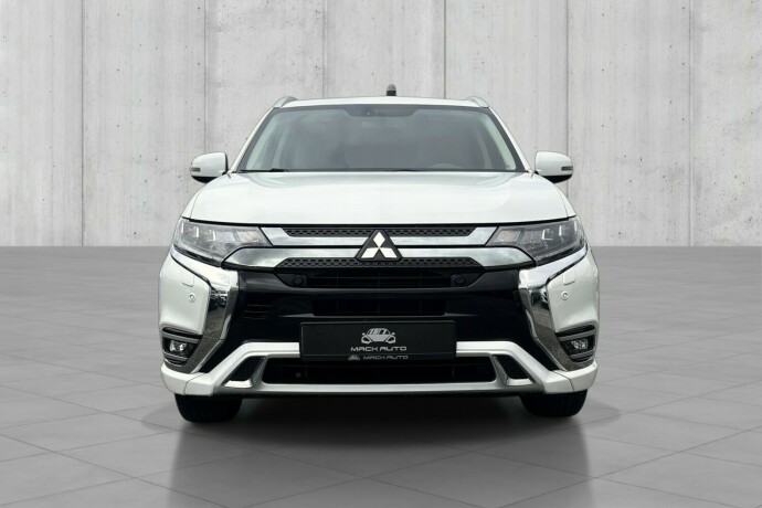 mitsubishi-outlander-elektrisitetbensin-2019-big-1