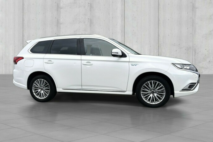 mitsubishi-outlander-elektrisitetbensin-2019-big-2