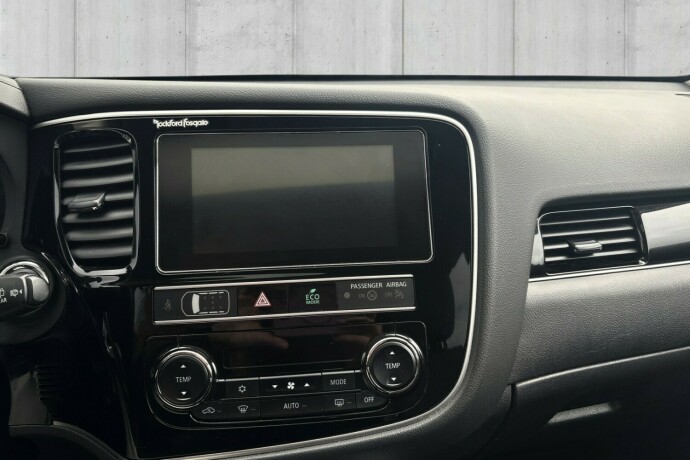 mitsubishi-outlander-elektrisitetbensin-2019-big-16