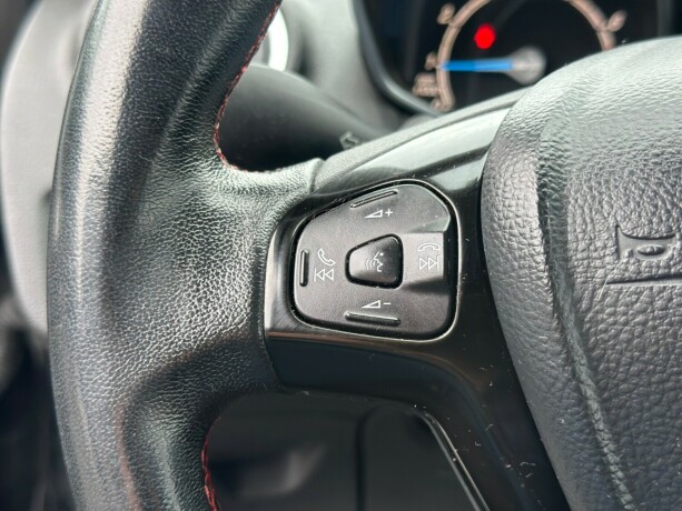 ford-fiesta-bensin-2015-big-21