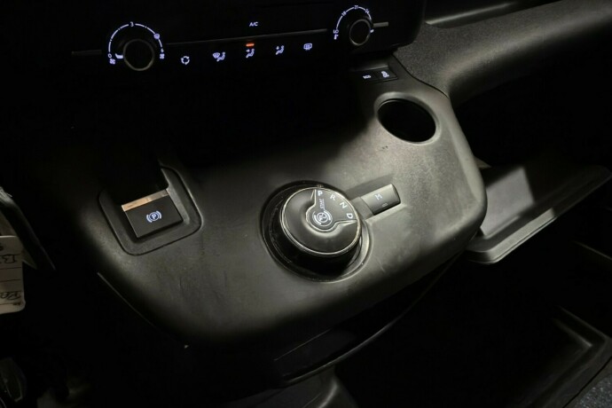 peugeot-partner-diesel-2019-big-13