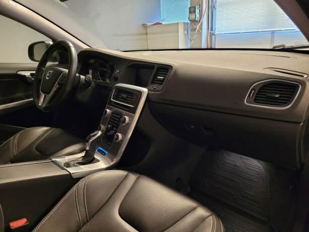 volvo-v60-elektrisitetdiesel-2016-big-14