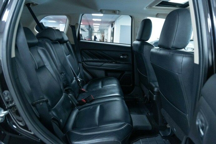 mitsubishi-outlander-elektrisitetbensin-2016-big-8