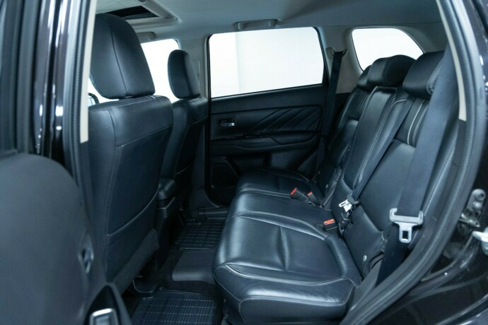 mitsubishi-outlander-elektrisitetbensin-2016-big-6