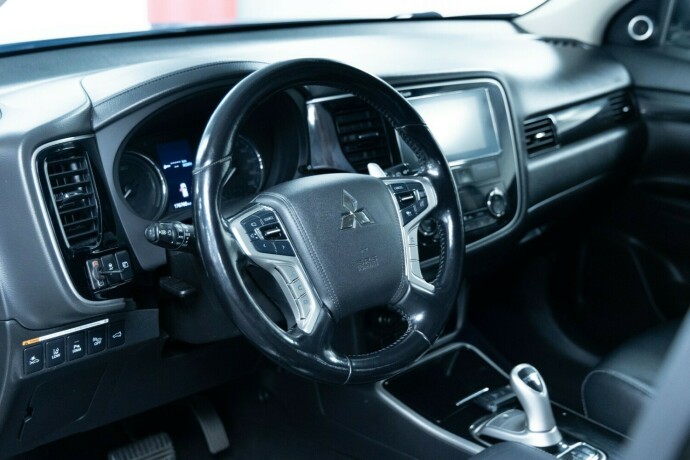 mitsubishi-outlander-elektrisitetbensin-2016-big-5