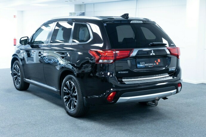 mitsubishi-outlander-elektrisitetbensin-2016-big-1