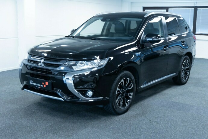 mitsubishi-outlander-elektrisitetbensin-2016-big-0